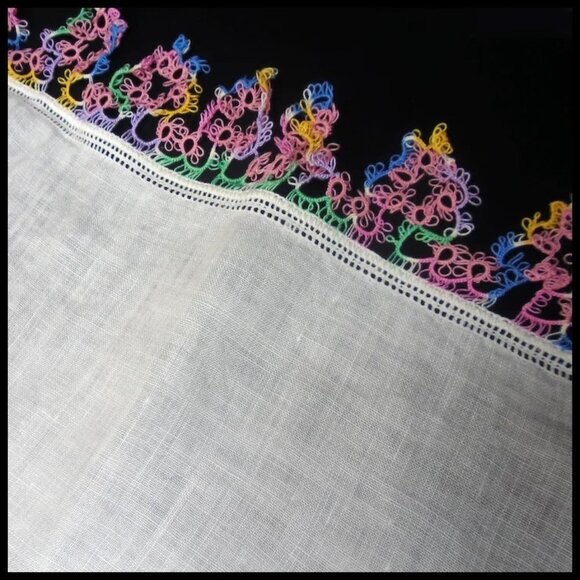TWO Vintage 40s Handkerchief,  Tatted Linen Hankies, SERIOUS Tatting – Hanky - Picture 9 of 16